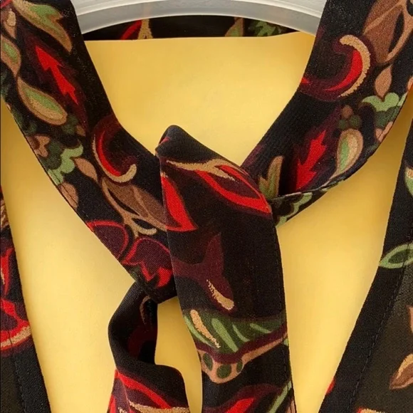 Floral Sleeveless Top - Black and Red - Picture 4 of 6